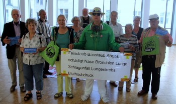 SeniorInnen gegen S21 in der Rathaushalle